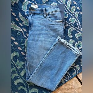 Hatch crop maternity Jean, size 28, light wash